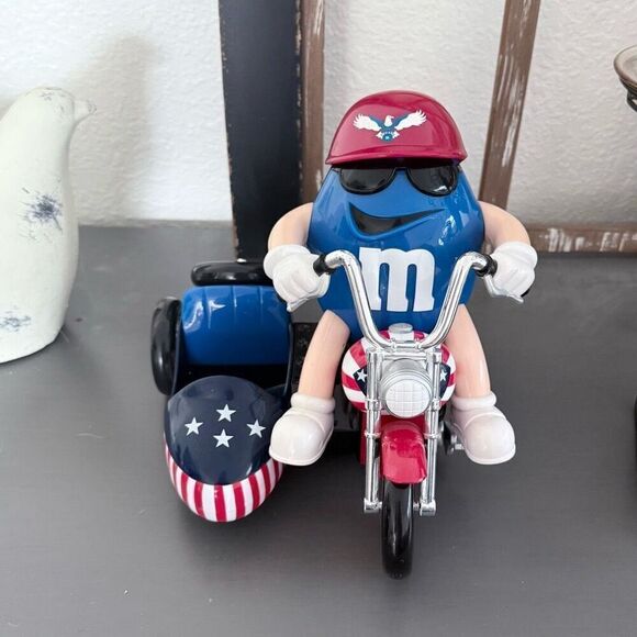 M&M’s Freedom Rider Side Car Motorcycle Toy with Candy Dispenser - Picture 2 of 10